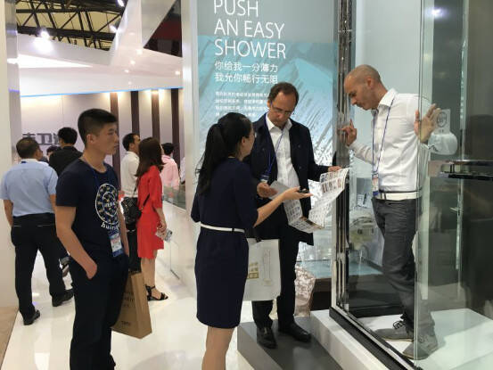 上海厨卫展法恩莎秀出智能卫浴新高度新高度(定)446.jpg