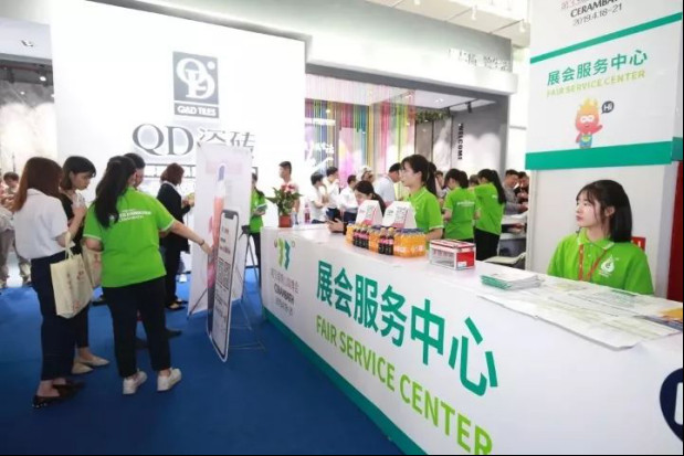 主编看展—“科技+文化”双擎驱动佛山陶博会升华2279.jpg