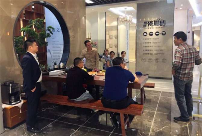 5.17 厂商一心·聚焦同行 顺成集团董事长梁有福率队赴顺辉瓷砖东北哈尔滨、吉林、长春三地考察指导366.jpg