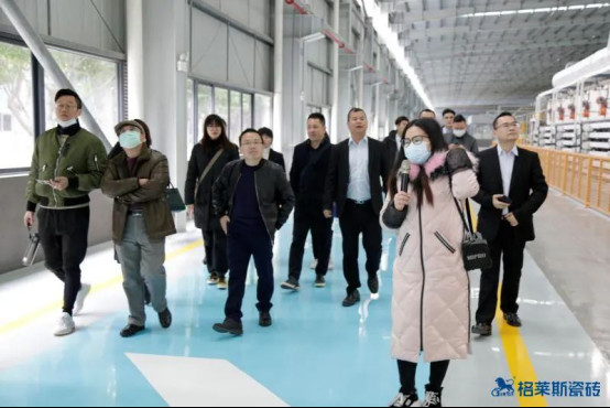 “设计·承启”-跨界设计师沙龙 探秘智能化生产线663.jpg