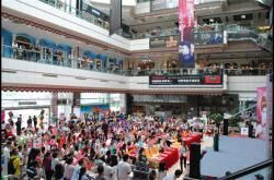 热舞天后米娜签售热爆中国陶瓷城