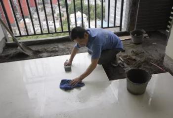 瓷砖上顽固的水泥污垢怎么去除？