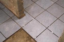 房子装修贴瓷砖有个步骤很重要，否则以后可能给您带来很大烦恼！