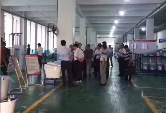 江西省省长刘奇到访东鹏丰城生产基地——东鹏洁具,民族卫浴新模范！920.jpg
