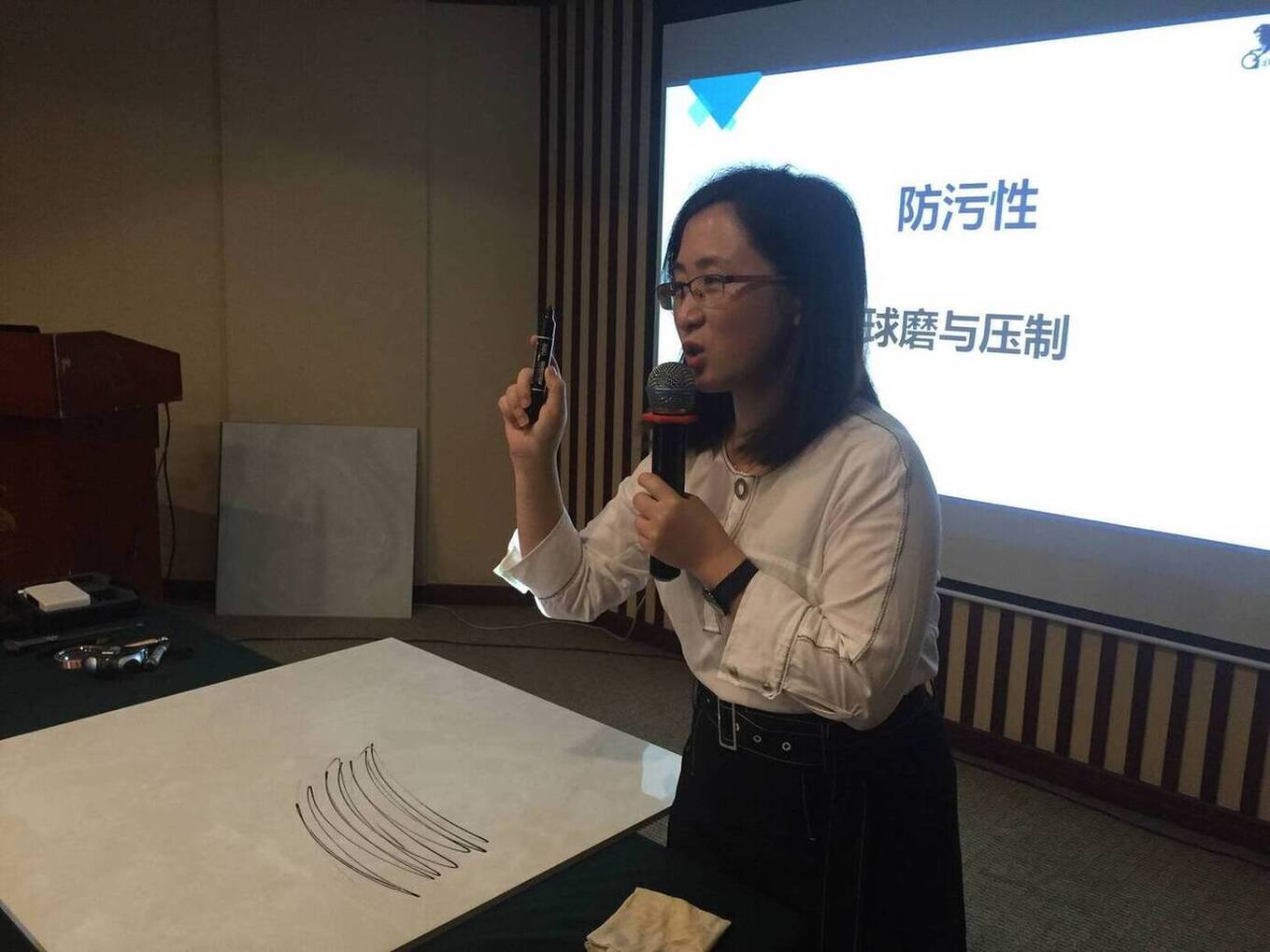 林老师授课.jpg