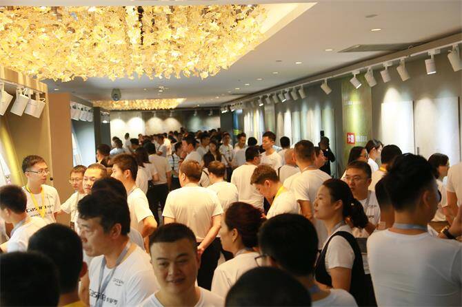 欧神诺发布新品卡萨罗Casara  迎战“国际风”消费风口