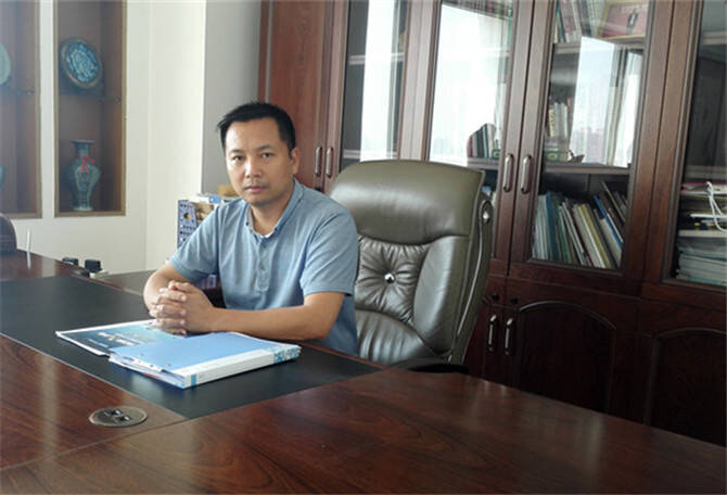 他的理念：做事就要有“一米宽、一万米深”的精神