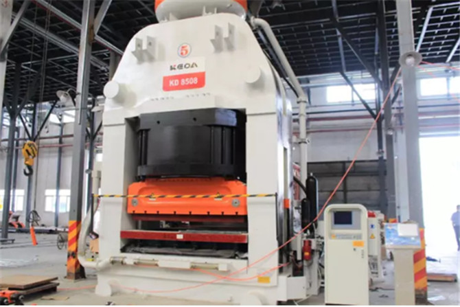 新时代，大布局  冠星陶瓷企业大规格&bull;通体喷墨渗花6号宽体窑点火投产 2-1450.jpg