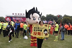 惊艳亮相 | 宏陶吉祥物“Win宝”领跑2017中国陶瓷行业马拉松