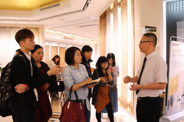 第31届陶博会 20多家中国知名媒体走进新璟盛(1)1276.jpg