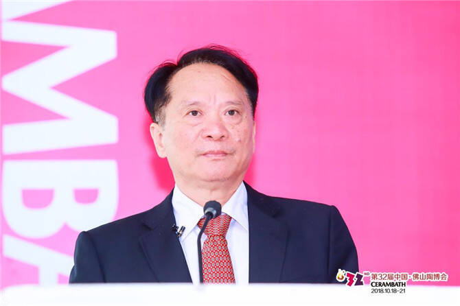 佛山中国陶瓷城集团有限公司董事长、广东东鹏控股股份有限公司董事长何新明.jpg