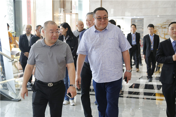 图2：昊晟企业罗董事长带领马来西亚考察团参观.jpg