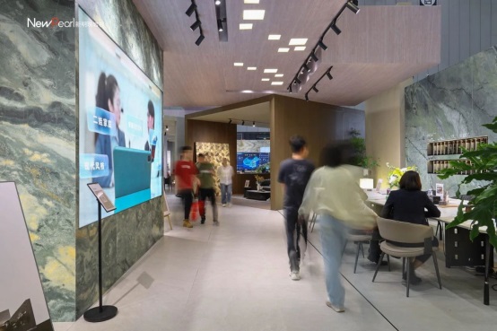 新明珠岩板×2025潭洲展完美收官：七大亮点解码「石光之隙」材料美学与时空叙事815.JPG