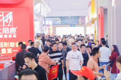 华中建陶第一展人气王！大角鹿超耐磨火爆高安陶博会